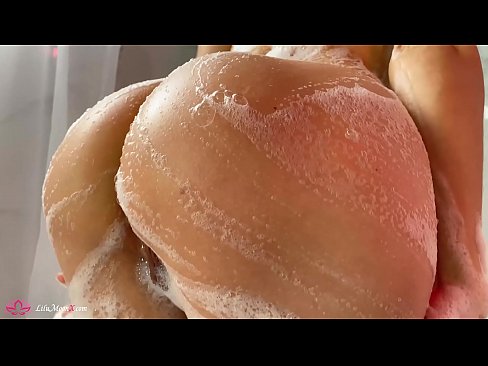 ❤️ Brunette pussy bibragailuarekin masturbatzen du dutxan orgasmo bizia lortzeko ❤️❌  Sexua pornoan eu.niceporn.ru ❌❤