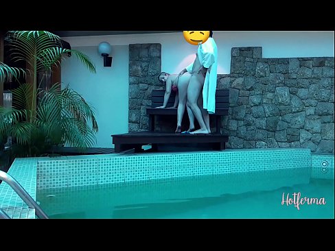 ❤️ Boss neskamea igerilekura gonbidatzen du, baina ezin izan dio beroari eutsi ❤️❌  Sexua pornoan eu.niceporn.ru ❌❤